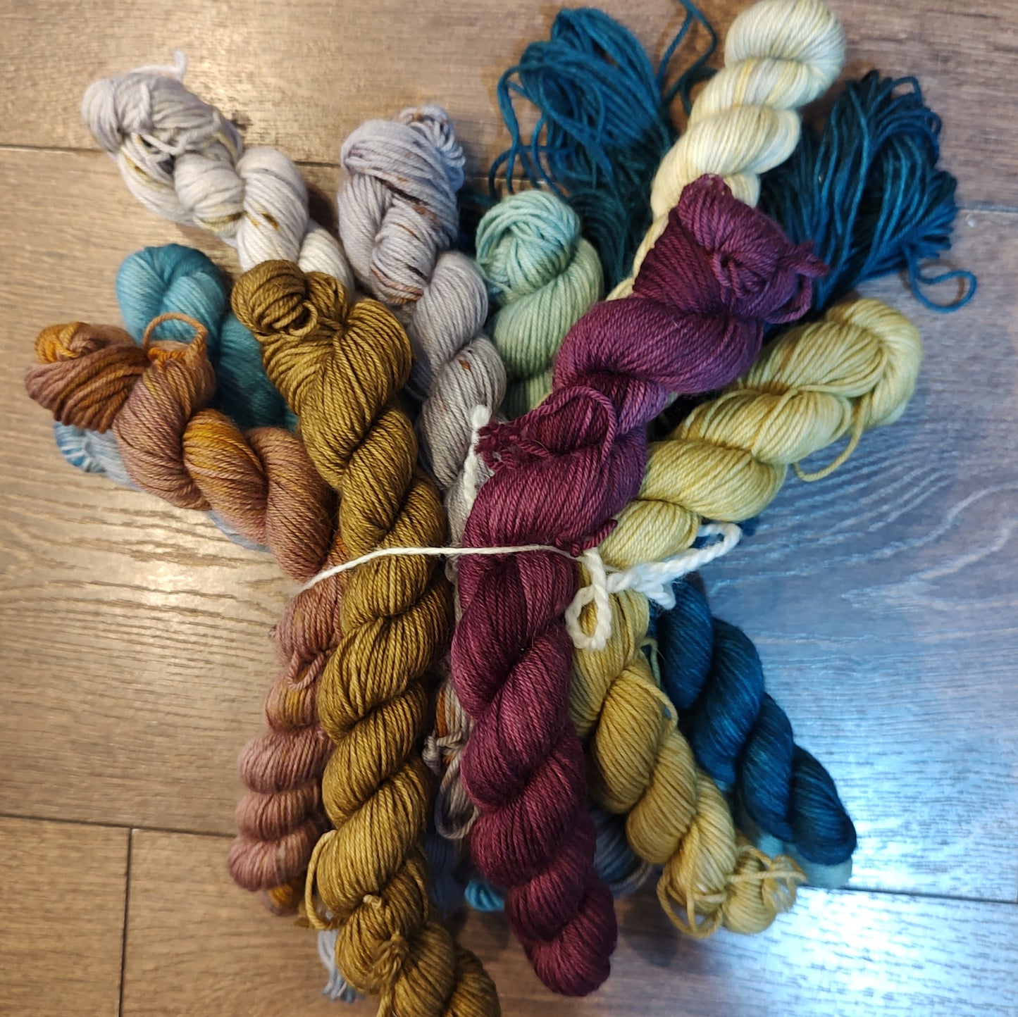 Yarn - Hand-dyed mini skeins 4ply - 66
