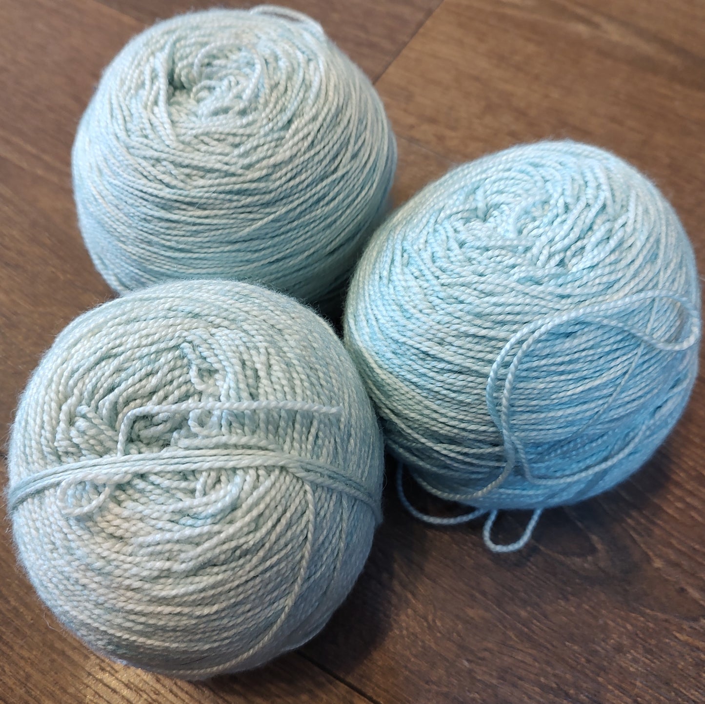 Yarn - Hand-dyed 4ply wool - 85