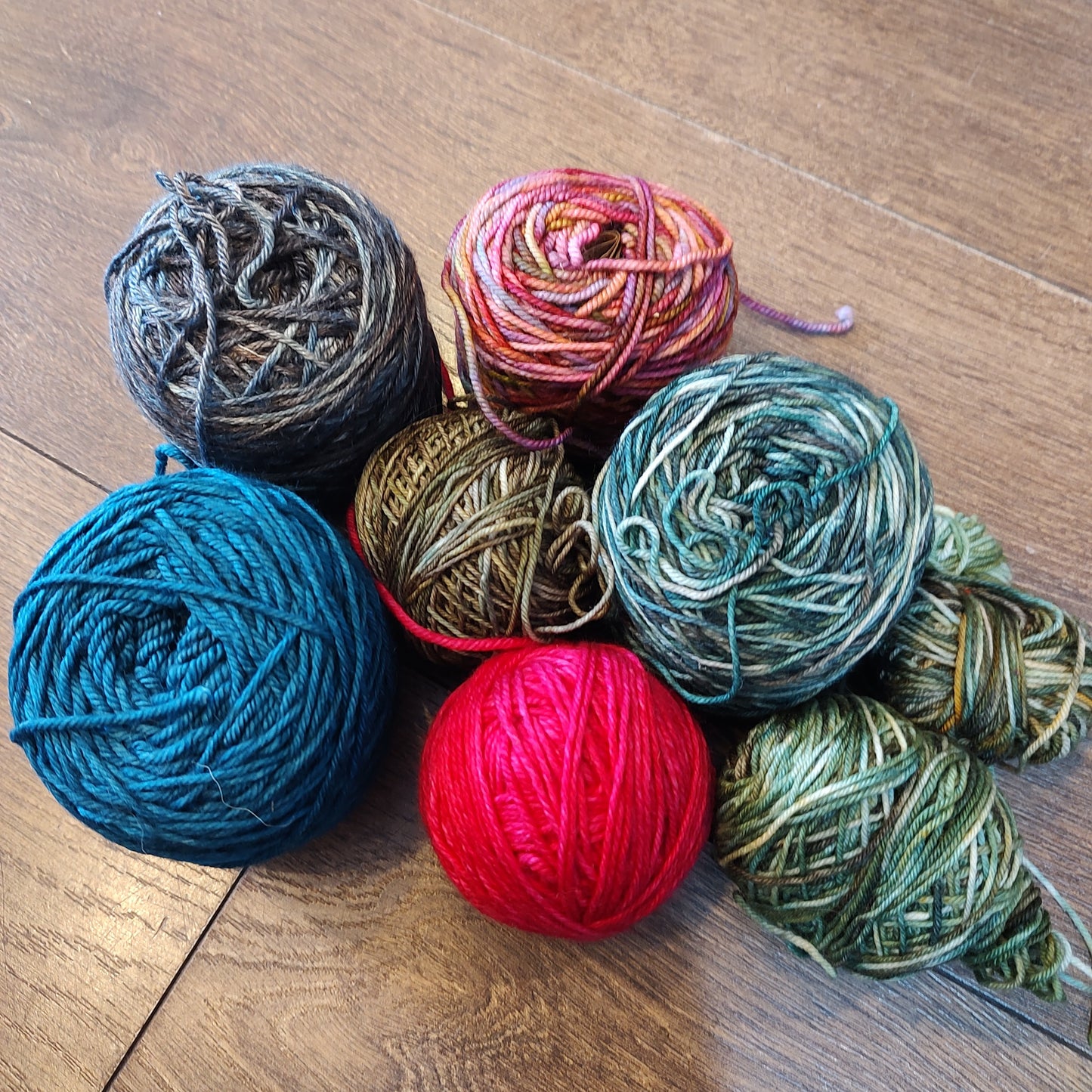 Yarn - hand-dyed mixed cakes bright colours - 92