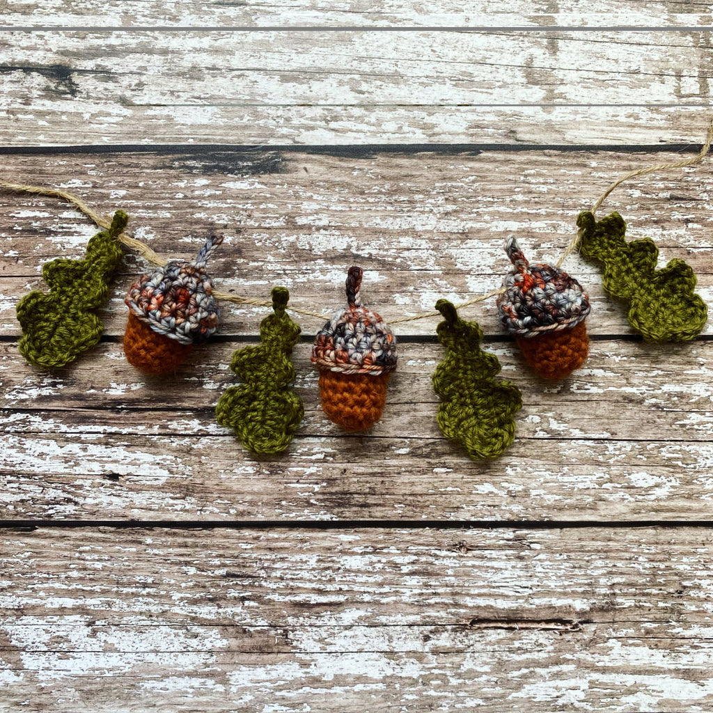 Next step crochet: Acorn Garland