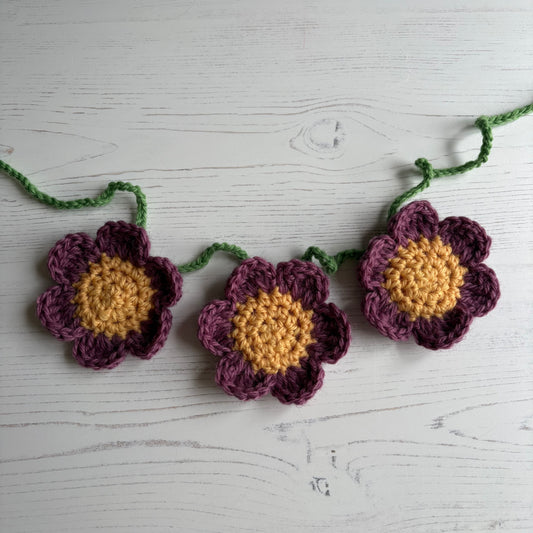 Next step crochet: Flower Garland