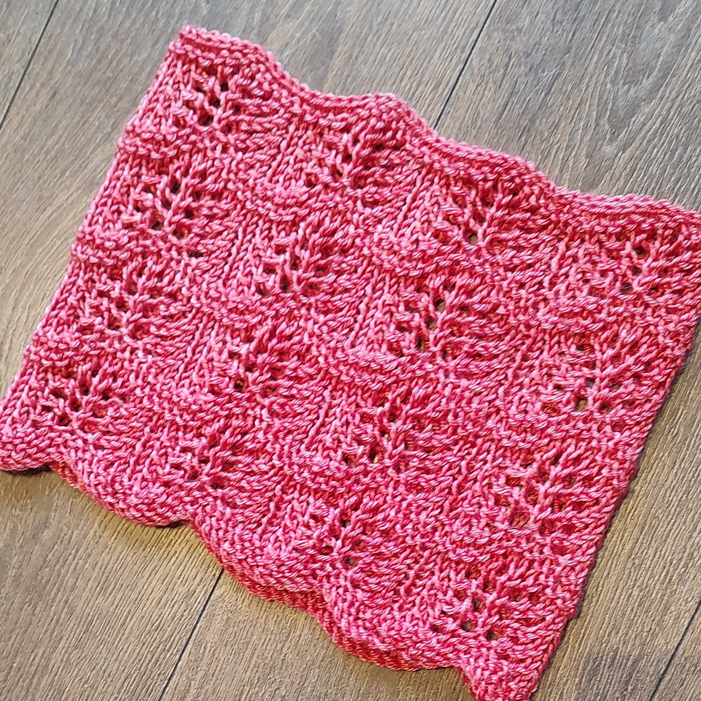 Next step knit: Lace cowl in the round