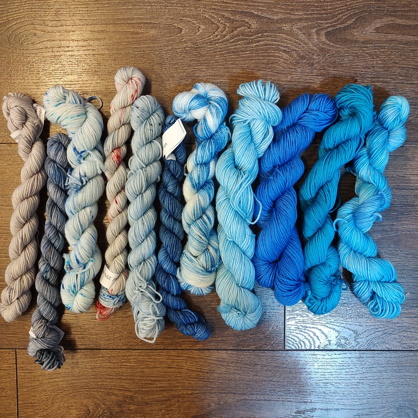 Yarn - Hand-dyed mini skeins 4ply - 65
