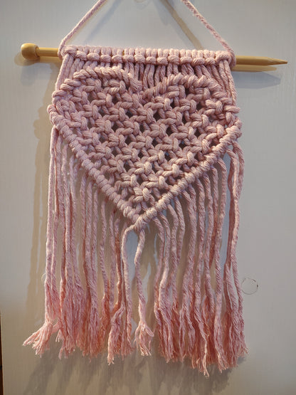 Learn to make a Macrame wall hanging