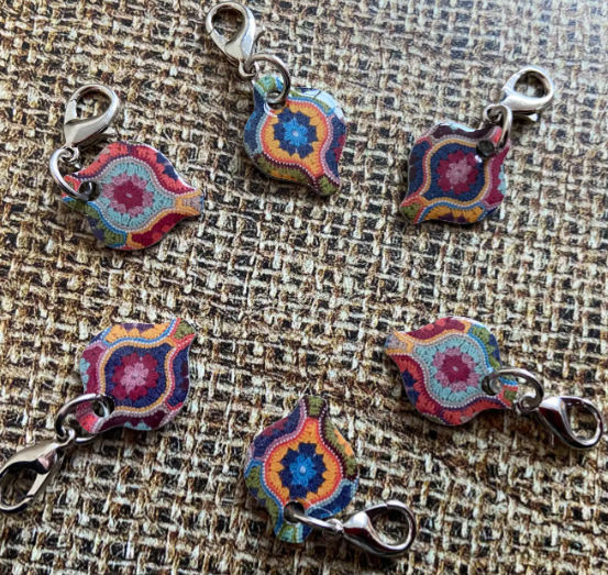 Stitch markers & storage tins